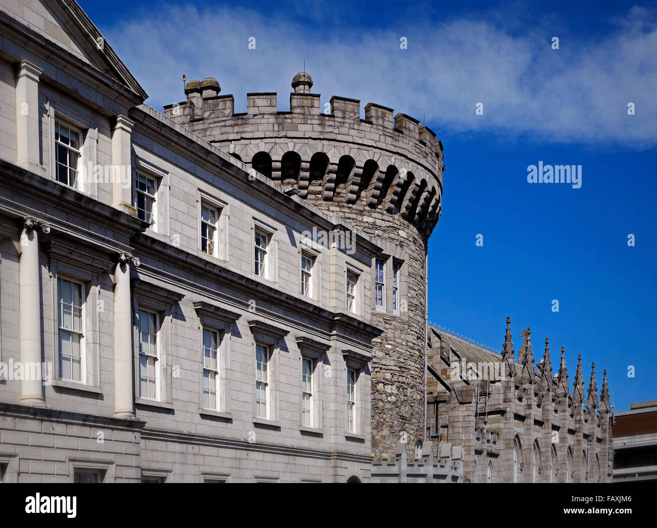 Il Castello di Dublino merlature visto da giardini sul retro. Foto Stock
