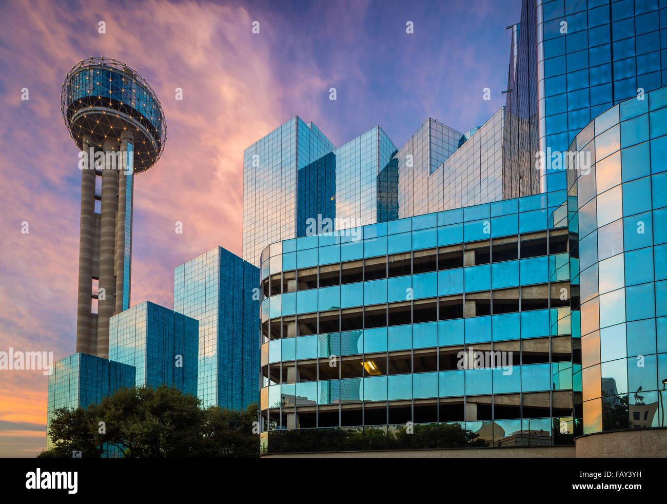 Reunion Tower è un 561 piedi (171 m) torre di osservazione e uno dei più riconoscibili punti a Dallas, Texas Foto Stock