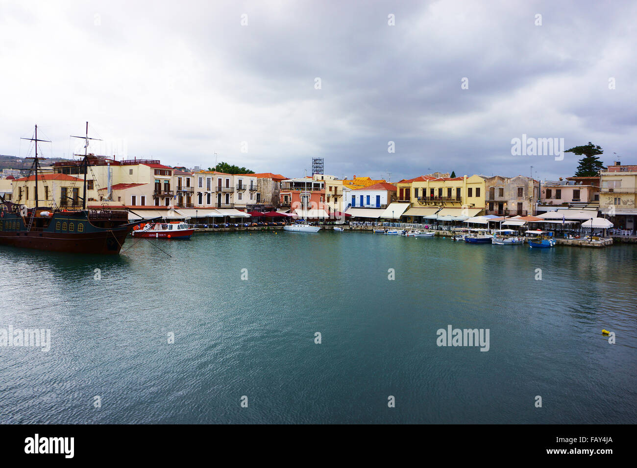 Il porto e la città vecchia Rethimno, isola di Creta, Grecia Foto Stock