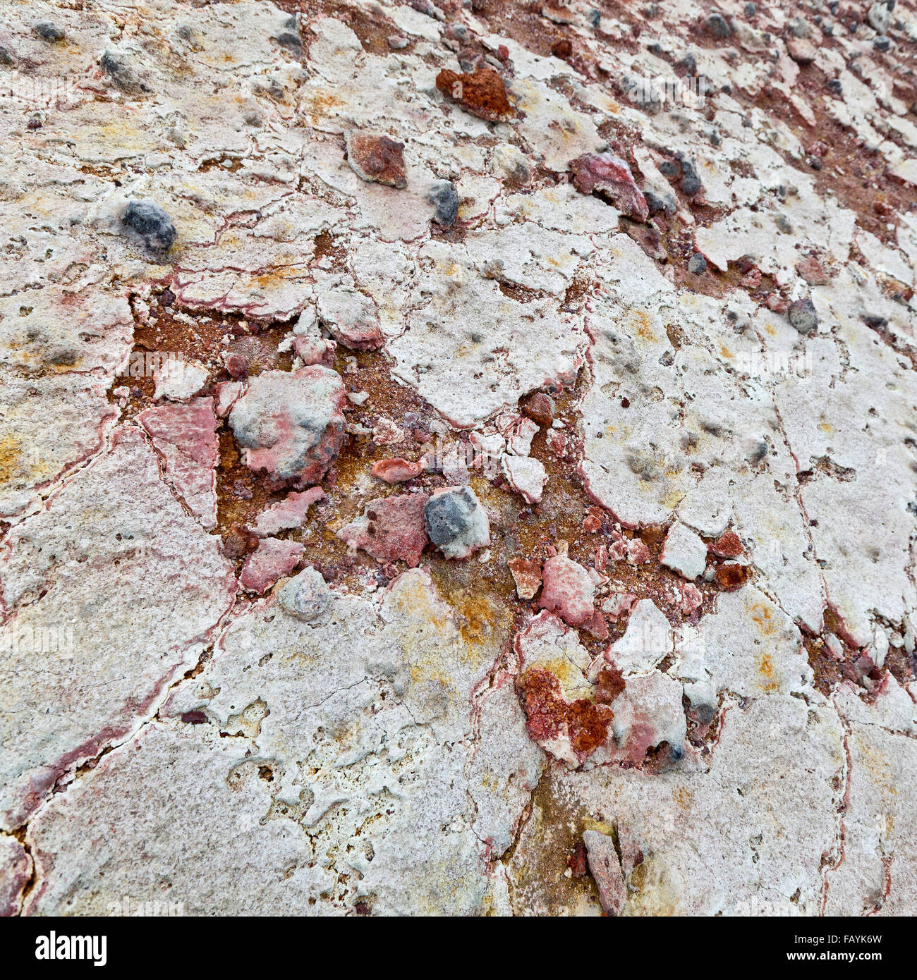 Costone vulcanico con silice e depositi minerali, Fimmvorduhals, Islanda paesaggio dopo eruzione dal vulcano Eyjafjallajokull. Foto Stock