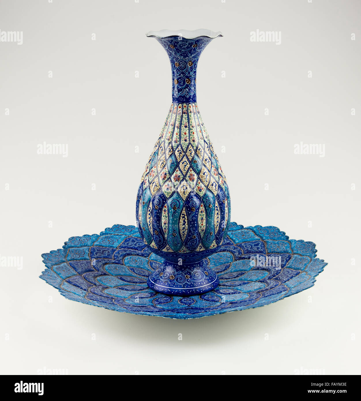 Bellissimo il persiano vaso di fiori e la piastra. Foto Stock
