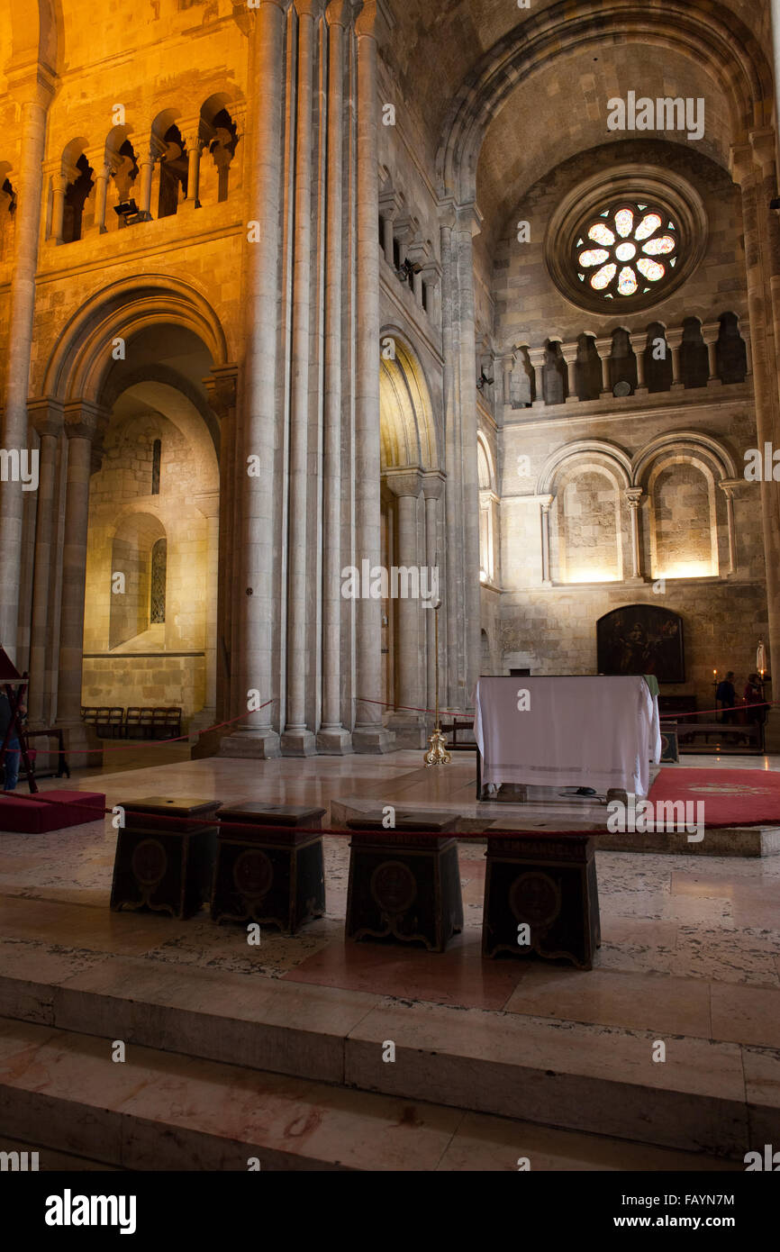 Il Portogallo, Cattedrale di Lisbona (Portoghese: Santa Maria Maior de Lisboa o Se de Lisboa) interni Foto Stock