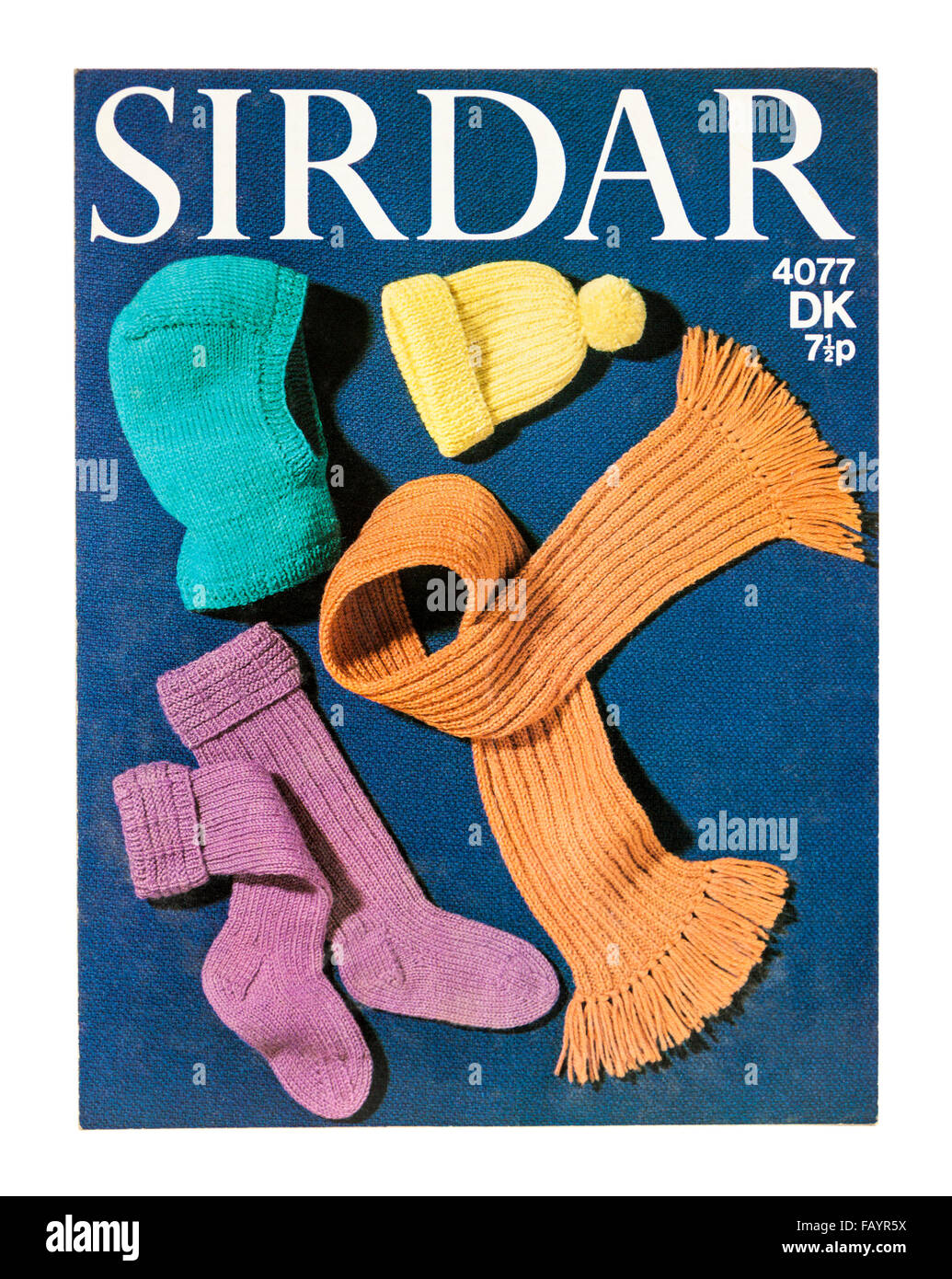 Vintage SIRDAR (n. 4077) disegno di lavorazione a maglia per bambini abiti invernali da anni settanta Foto Stock