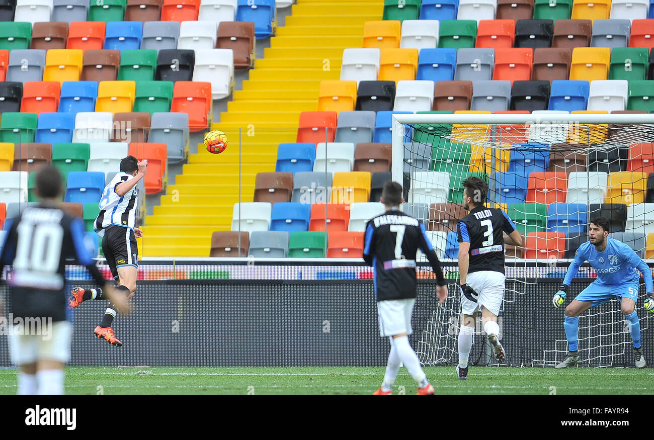 Udine, Italia. 6 gennaio, 2016. Udinese in avanti della stipe Perica un goal durante l'italiano di Serie A TIM partita di calcio tra Udinese Calcio e Atalanta in Friuli Stadium il 6 gennaio 2016. foto Simone Ferraro / Alamy Live News Foto Stock