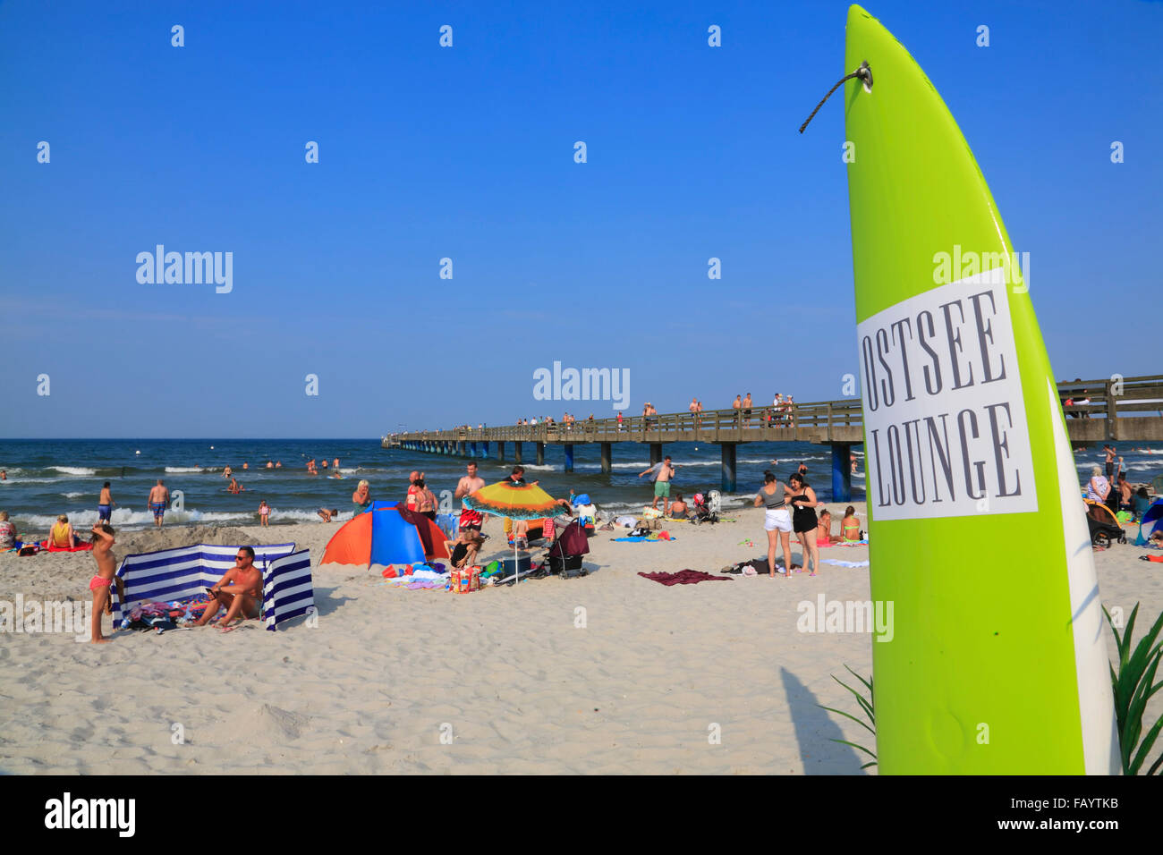 Boltenhagen, beach bar OSTSEE LOUNGE vicino a pier Seebruecke, Mar Baltico, Meclemburgo-Pomerania, Germania, Europa Foto Stock