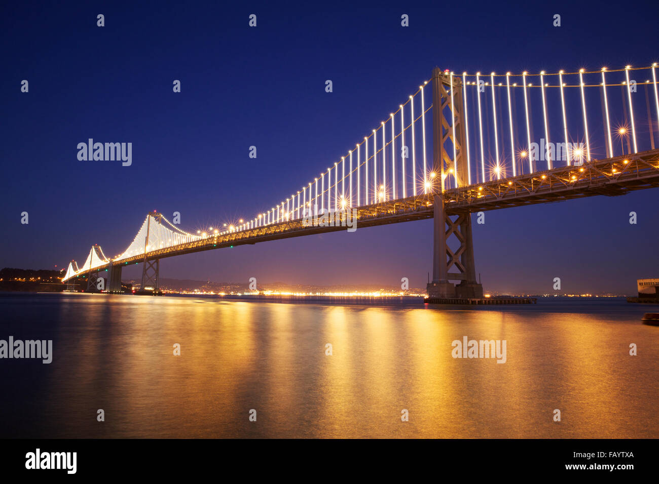 Le luci della baia presso il ponte della baia Foto Stock