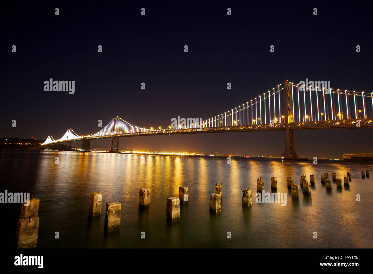 Le luci della baia presso il ponte della baia Foto Stock