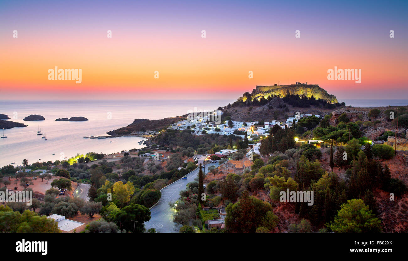 Sunrise a indos e l'acropoli di Rodi, Grecia Foto Stock