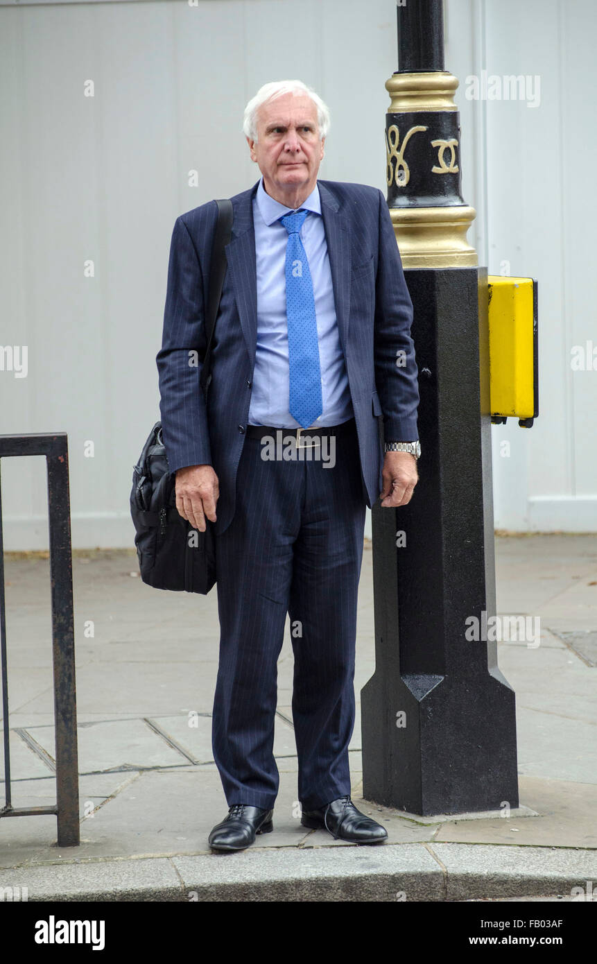 Londra, UK, 16 settembre 2015, Sir Edward Eddie Lister case al di fuori del Parlamento. Sir Edward Lister fu nominato Vice Sindaco di politica e di pianificazione e capo del personale di Boris Johnson. In precedenza è stato leader del Consiglio a Wandsworth. Foto Stock