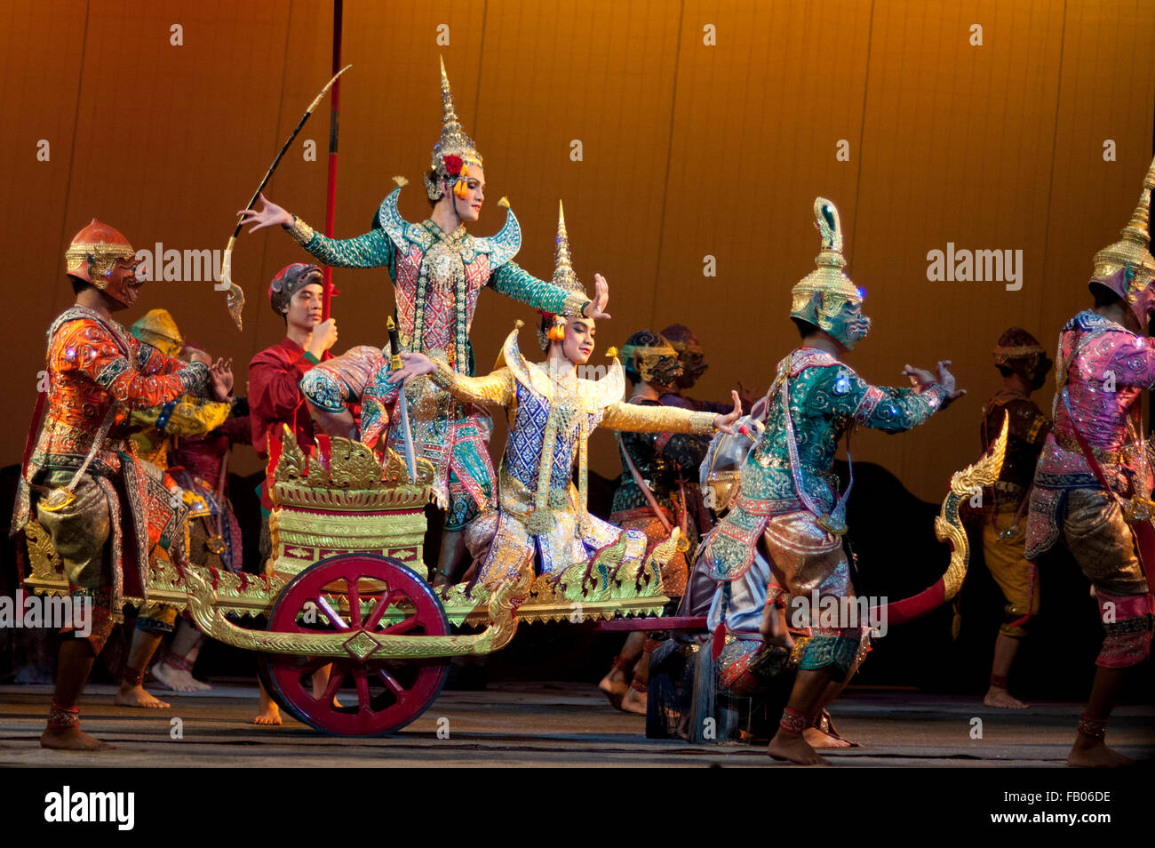 Danza classica Tailandese performance al Teatro Salachalermkrung a Bangkok, in Thailandia. Khon-Thai mascherato CLASSICO danza presso la Sala Foto Stock