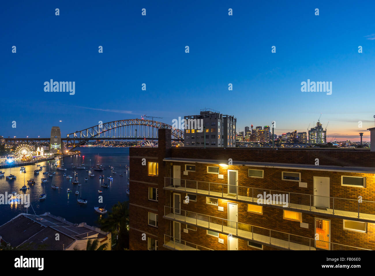 Bel Tramonto di scena a Sydney Harbour Bridge e il centro cittadino Foto Stock