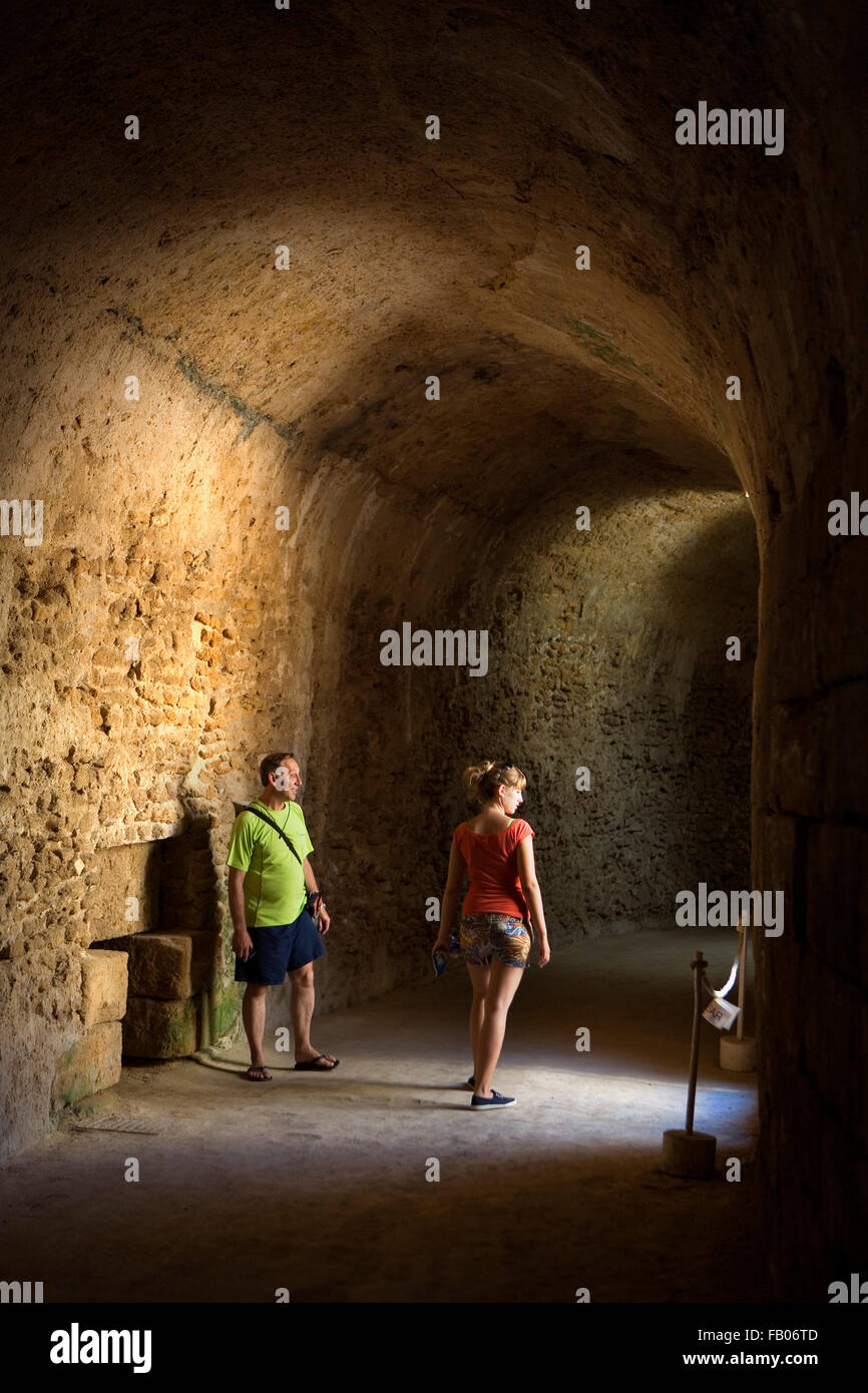 Teatro romano, Tunnel di accesso ai sedili.Cádiz, Andalucía, Spagna Foto Stock