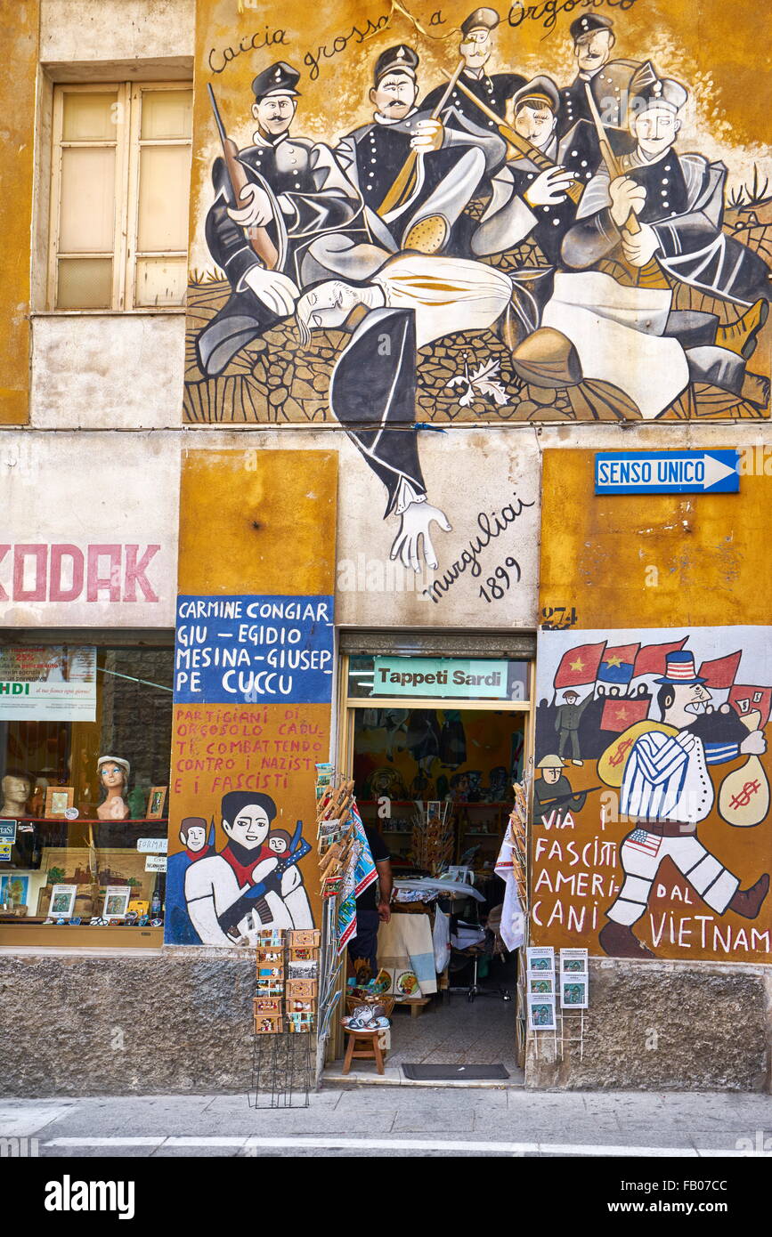 Murales in Orgosolo village, art street pittura murale, Provincia di Nuoro, Sardegna, Italia Foto Stock