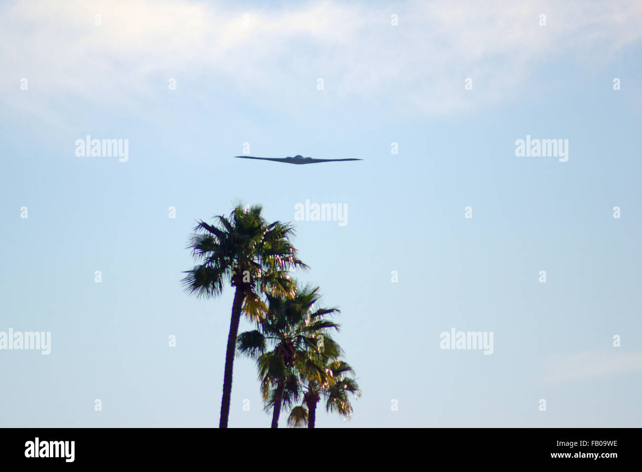 Jet B-2 bombardiere Stealth sorvolano il torneo 2016 di Rose Parade di Pasadena, in California il giorno di nuovi anni Foto Stock