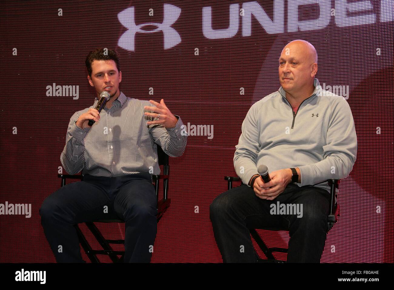 Las Vegas, NV, Stati Uniti d'America. Il 6 gennaio, 2016. Buster Posey, Cal Ripken Jr di presenze per 2016 International CES (Consumer Electronics Show) - MER, Las Vegas Convention Center Las Vegas NV Gennaio 6, 2016. Credito: James Atoa/Everett raccolta/Alamy Live News Foto Stock