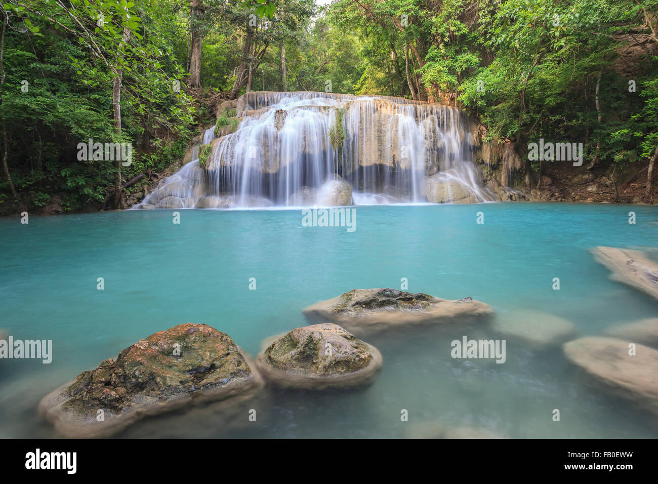 Cascata tropicale in Deep Forest Foto Stock