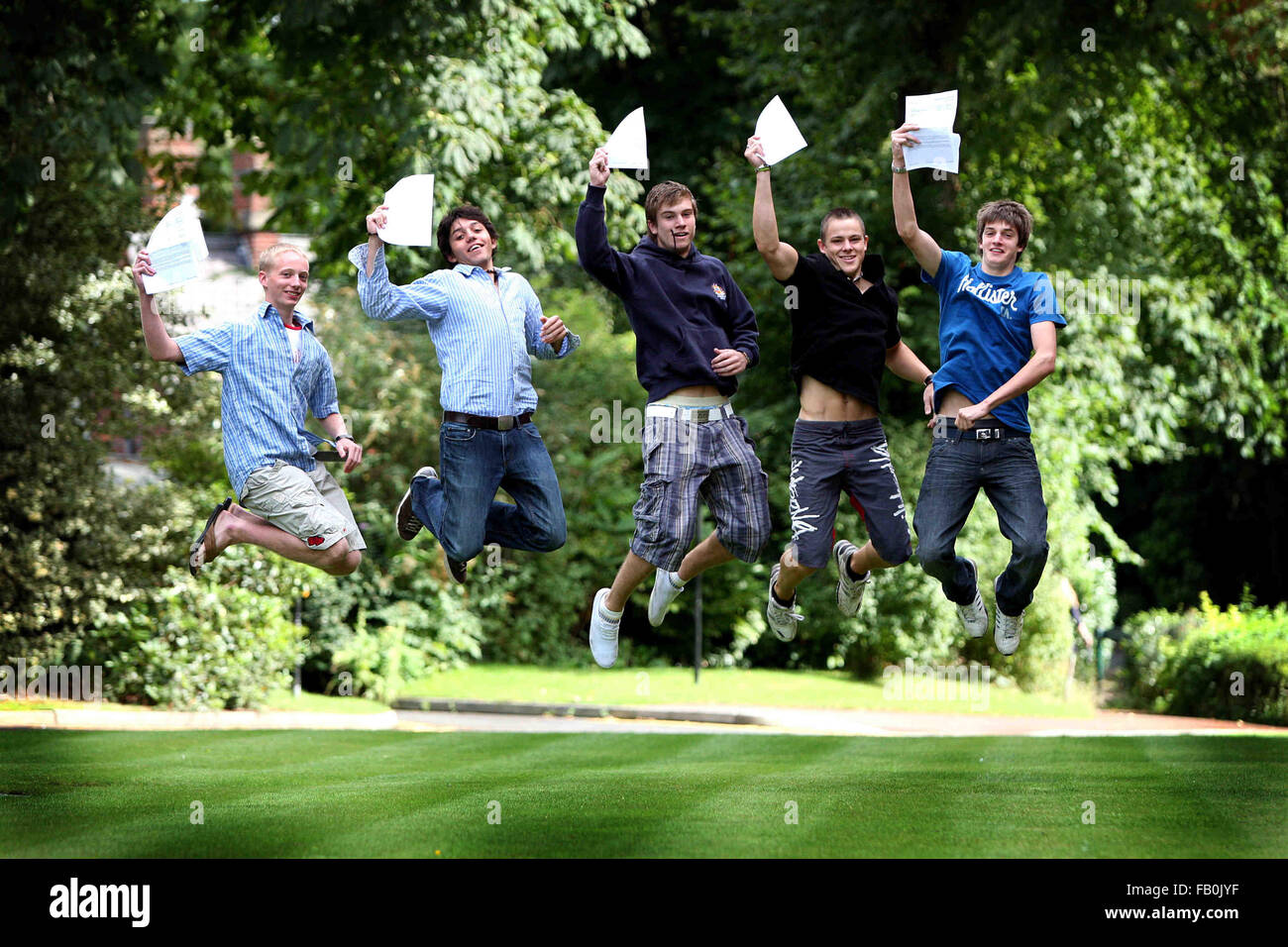 Un livello risultati giorno a Cheadle Hulme scuola. Oxford e Cambridge legato agli studenti di celebrare. Foto Stock
