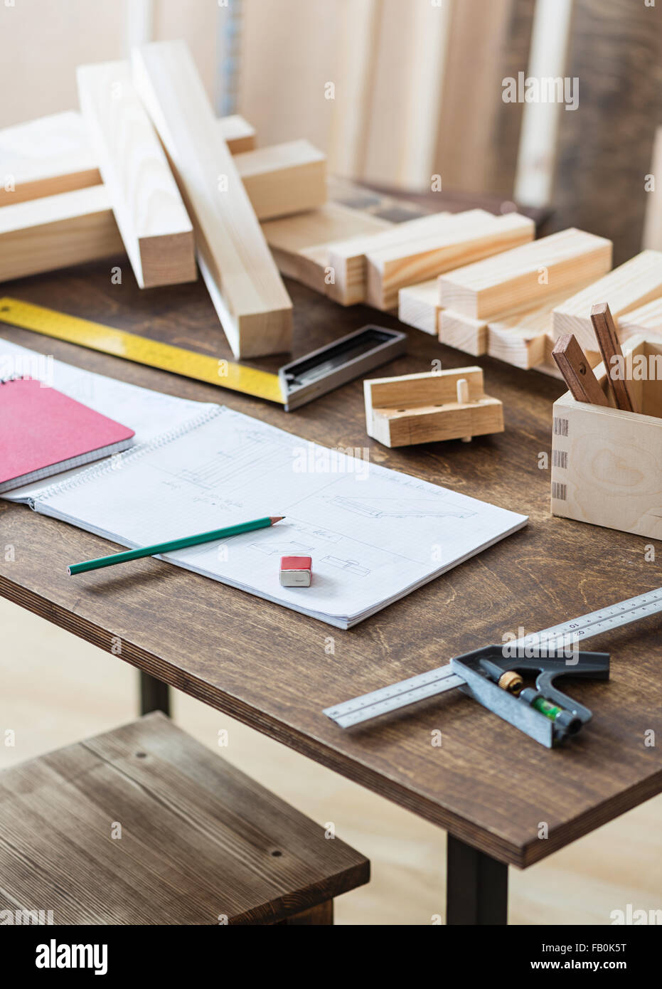 In legno o workshop di progettazione tabella. Foto Stock