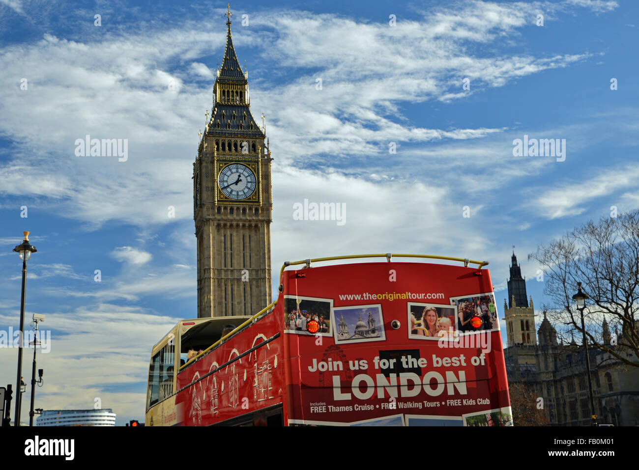 Big Ben con Red tour Bus in scena London Regno Unito Foto Stock