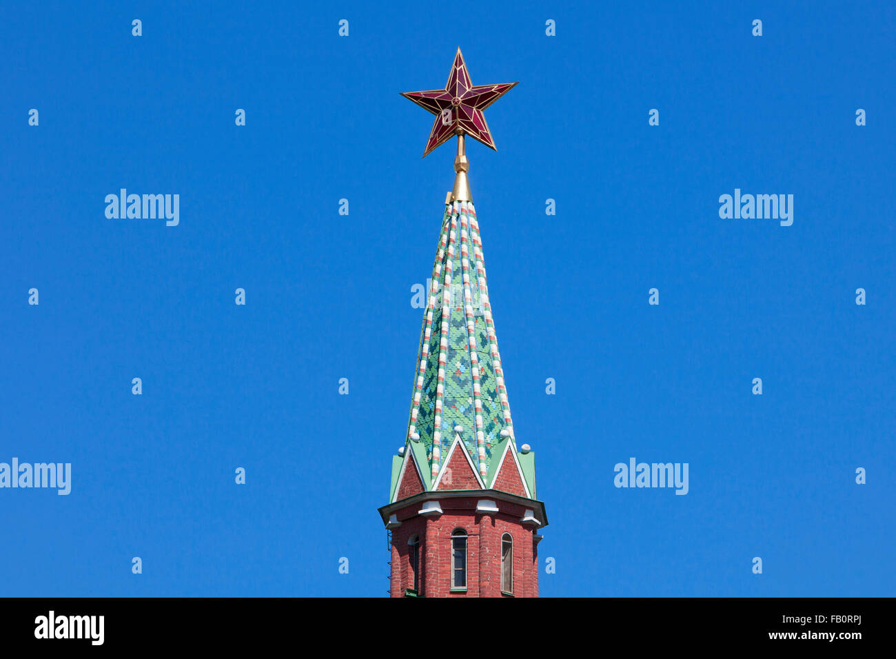 Dettaglio del crimson star sulla parte superiore dell'acqua che alimenta torre o Torre Vodovzvodnaya (1488) del Cremlino a Mosca, Russia Foto Stock