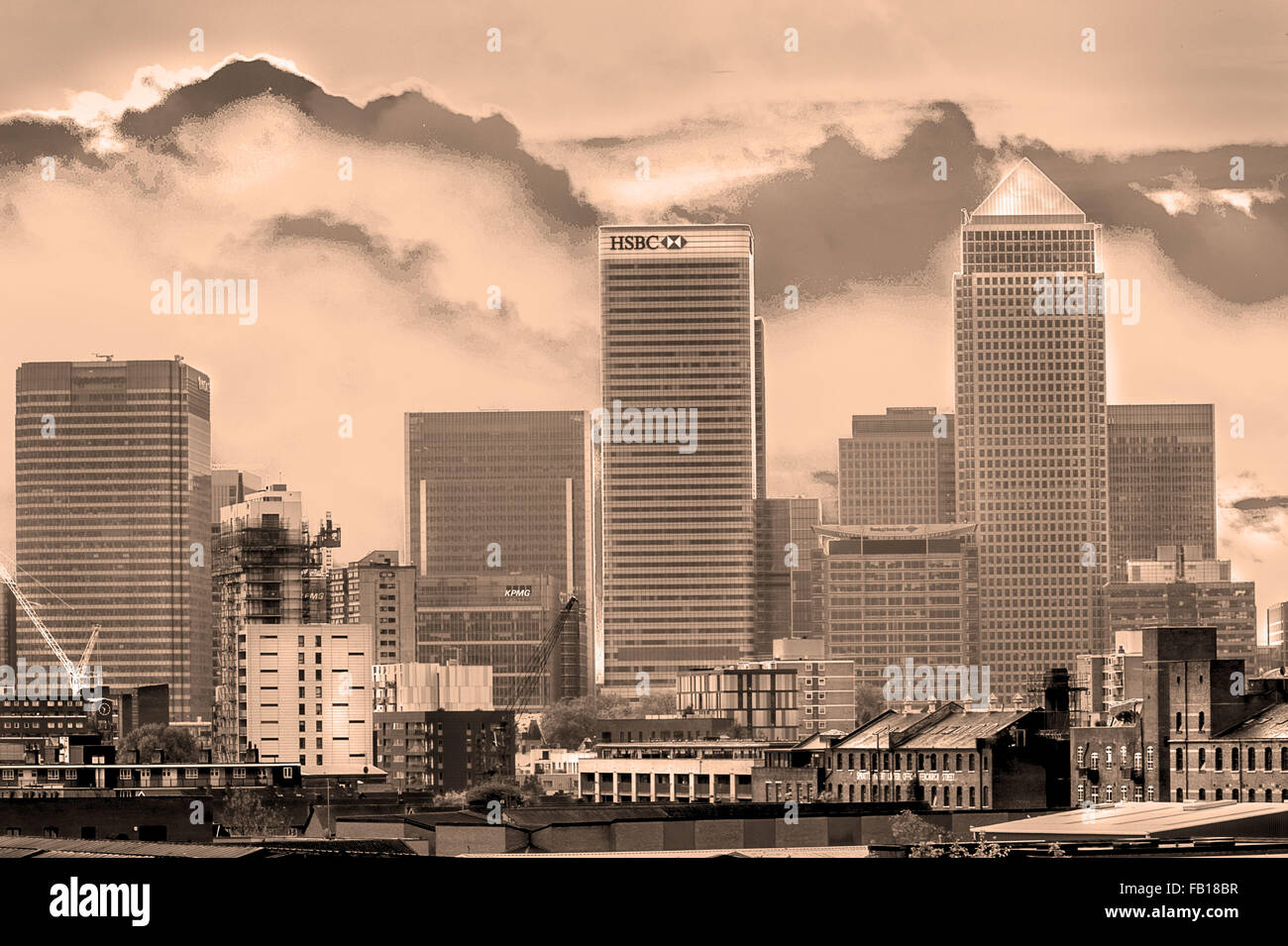 CANARY WARF E HSBC Building, colore seppia , HD a colori Foto Stock