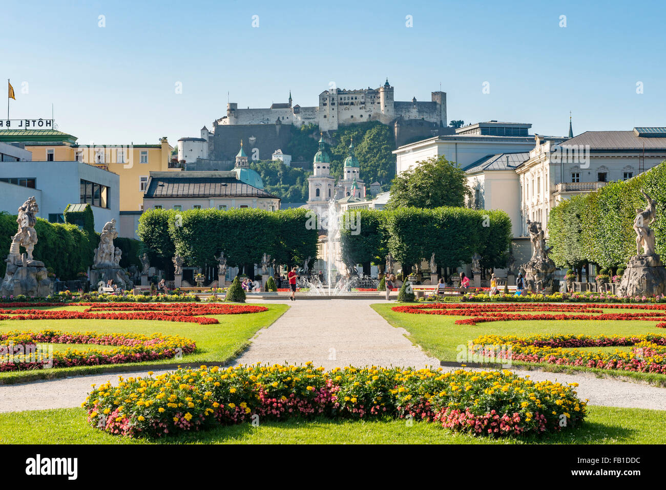 Il castello di Hohensalzburg e Giardini Mirabell, Salisburgo, Austria Foto Stock