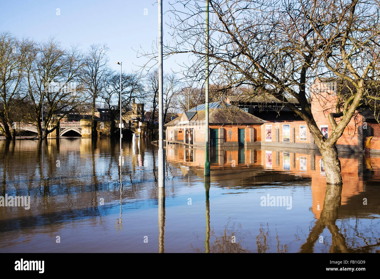 San Giorgio del campo del parco auto sommersi dall'alluvione (1), Natale 2015, York, England, Regno Unito Foto Stock