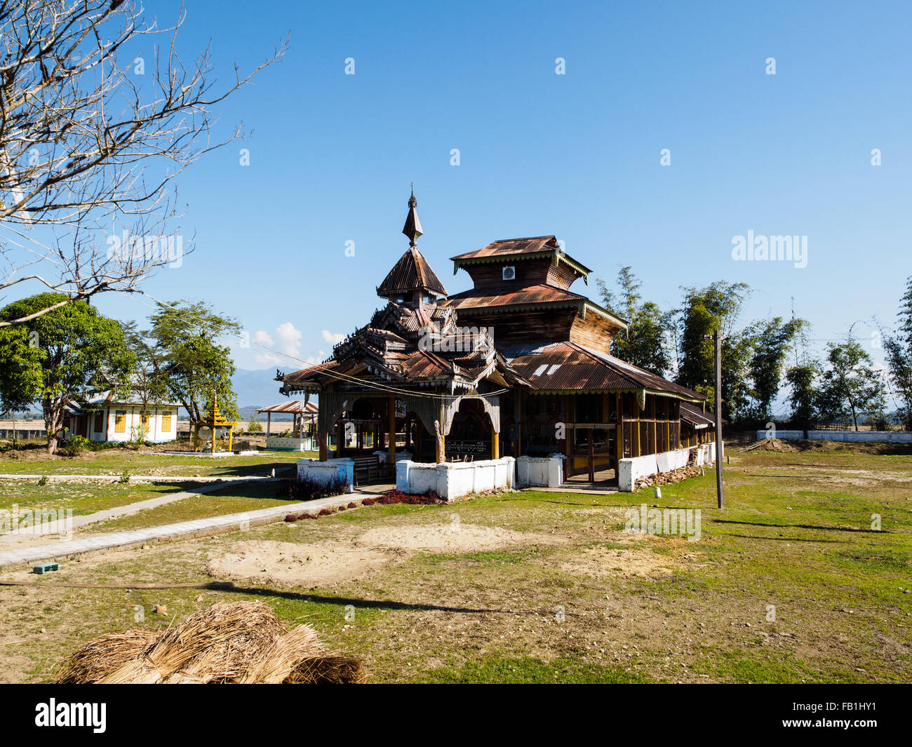 Un vecchio monastero Buddista in prossimità di Putao, nel nord del Myanmar. Foto Stock