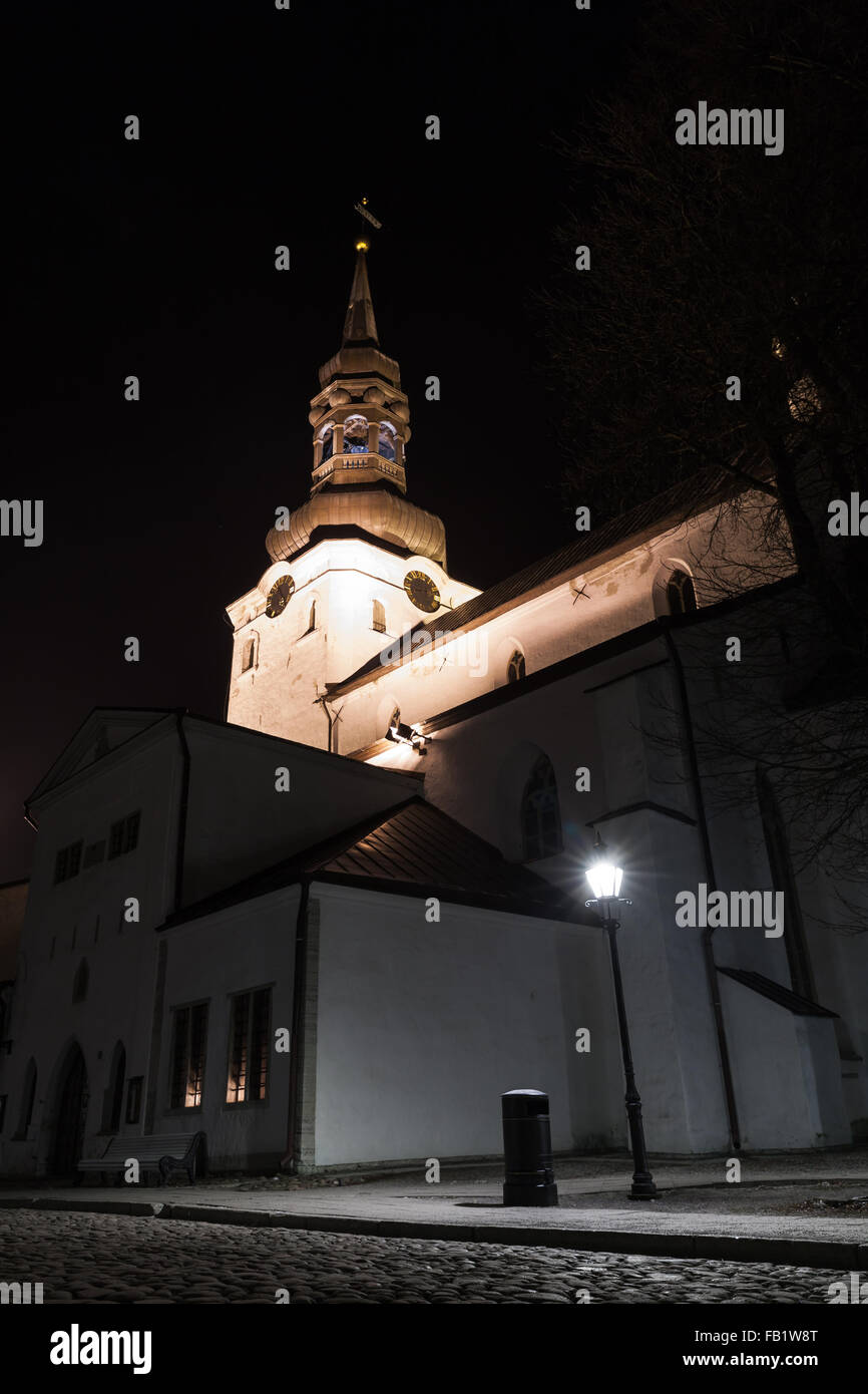 St Mary Cattedrale noto anche come Chiesa del Duomo, old Tallinn di notte Foto Stock