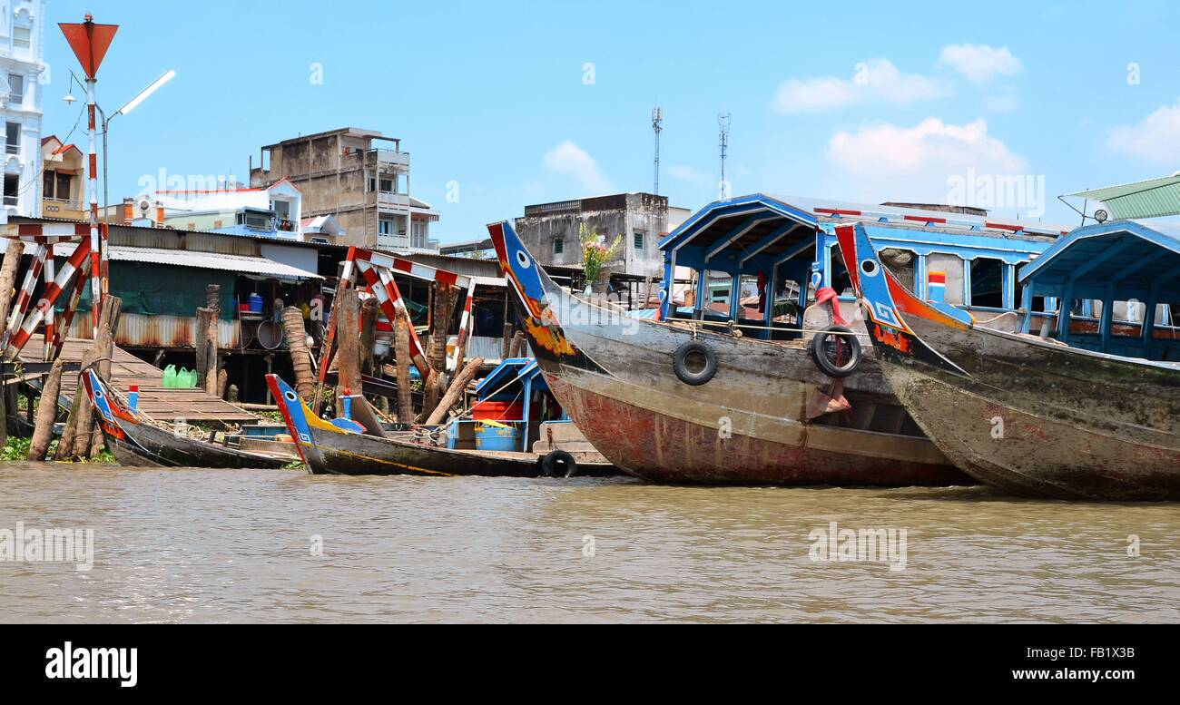 Barche nella valle del fiume Mekong in Vietnam Foto Stock