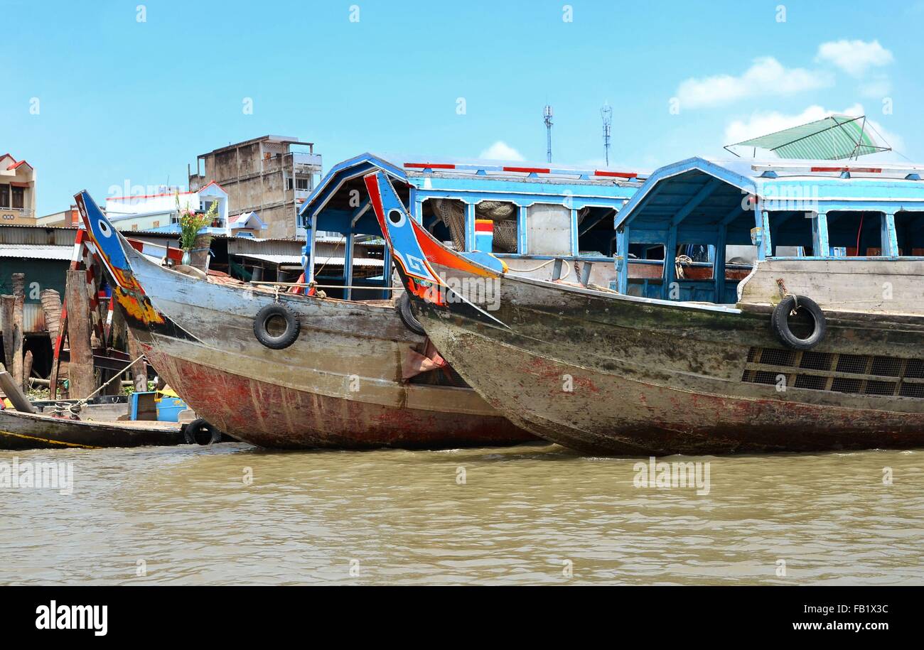 Barche nella valle del fiume Mekong in Vietnam Foto Stock