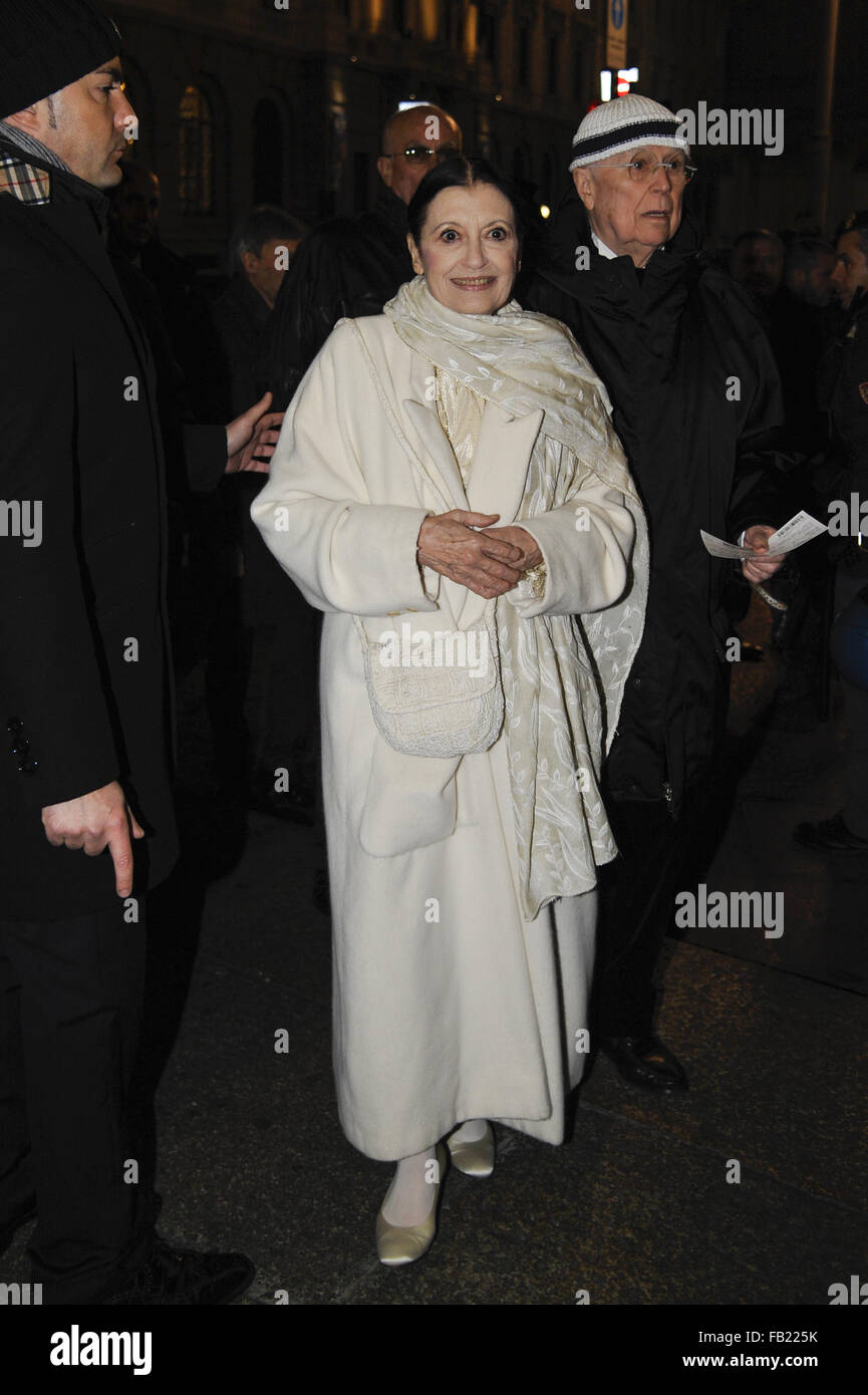 Teatro alla Scala stagione apertura notturna - Arrivi con: Carla Fracci, Beppe Menegatti Dove: Milano, Italia Quando: 07 Dic 2015 Foto Stock