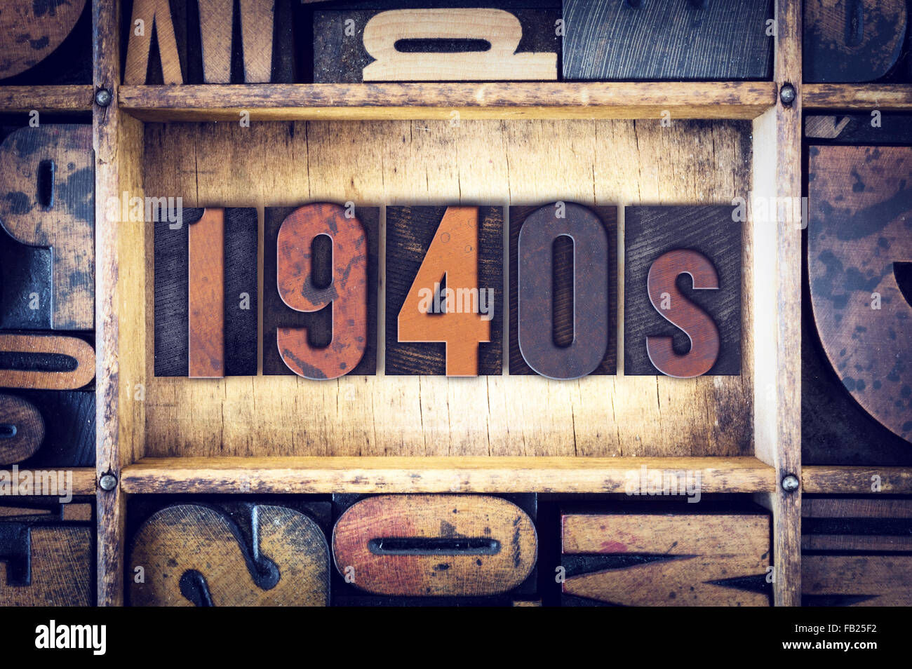 La parola '1940s ' scritta in legno vintage tipo di stampa in rilievo. Foto Stock