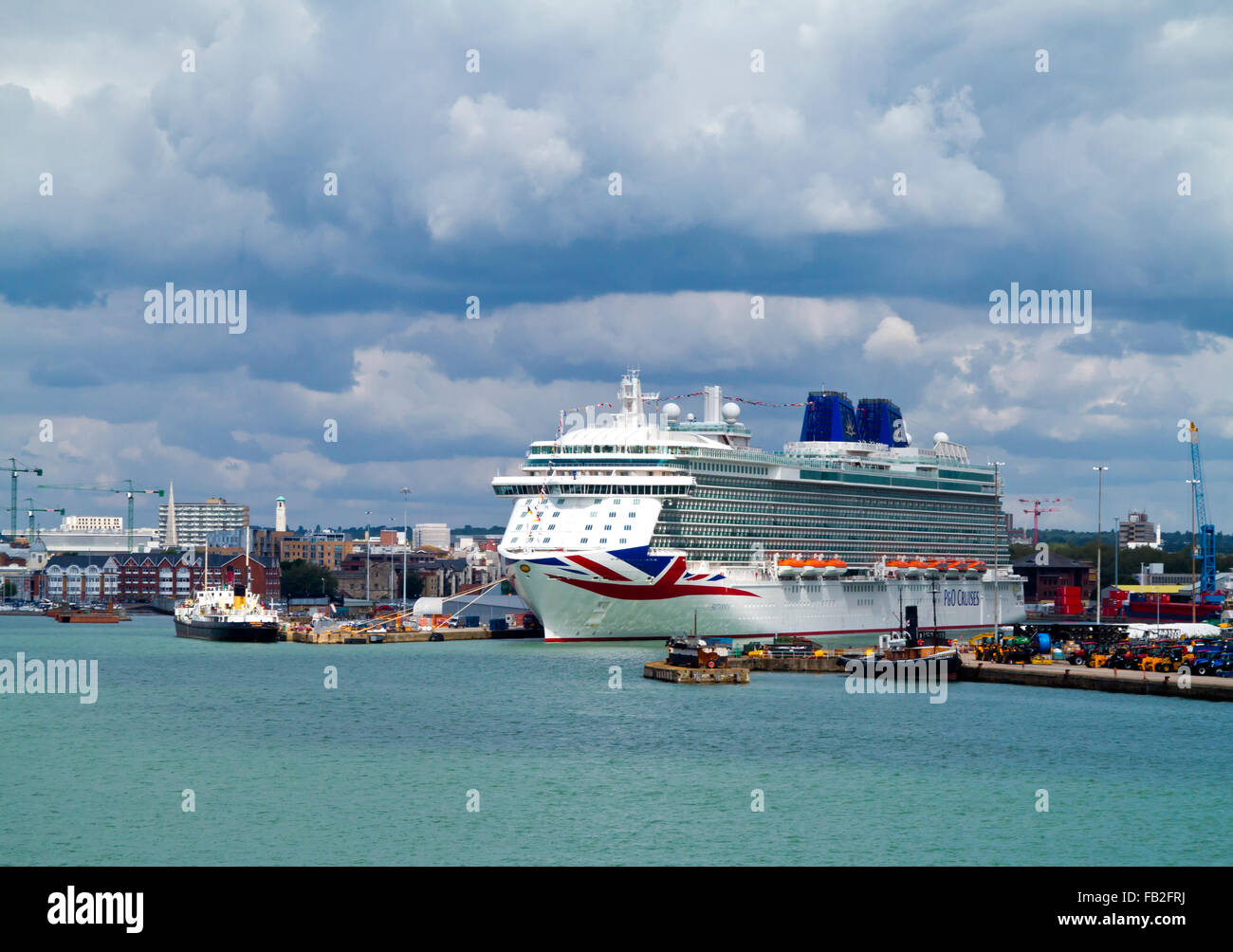 MV Britannia una nave da crociera della P & O Cruises flotta costruita da Fincantieri nel cantiere navale di Monfalcone Italia e lanciato 2015 Foto Stock