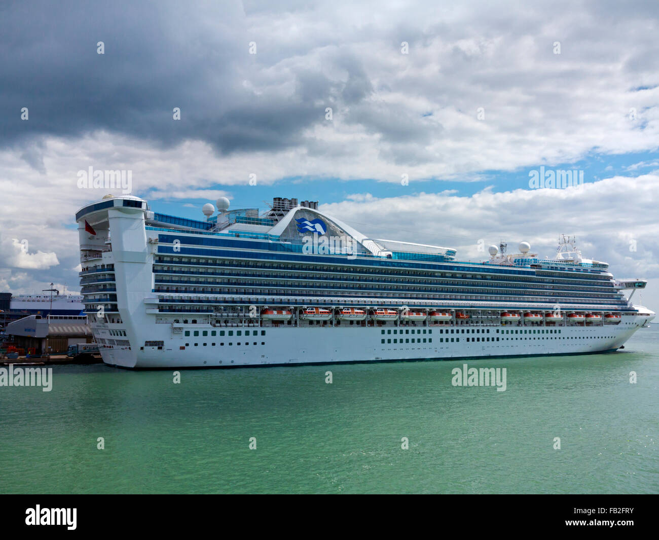 Caribbean Princess una modificata Grand Class nave da crociera di proprietà di Princess Cruises con una capacità di 3600 passeggeri lanciato 2004 Foto Stock