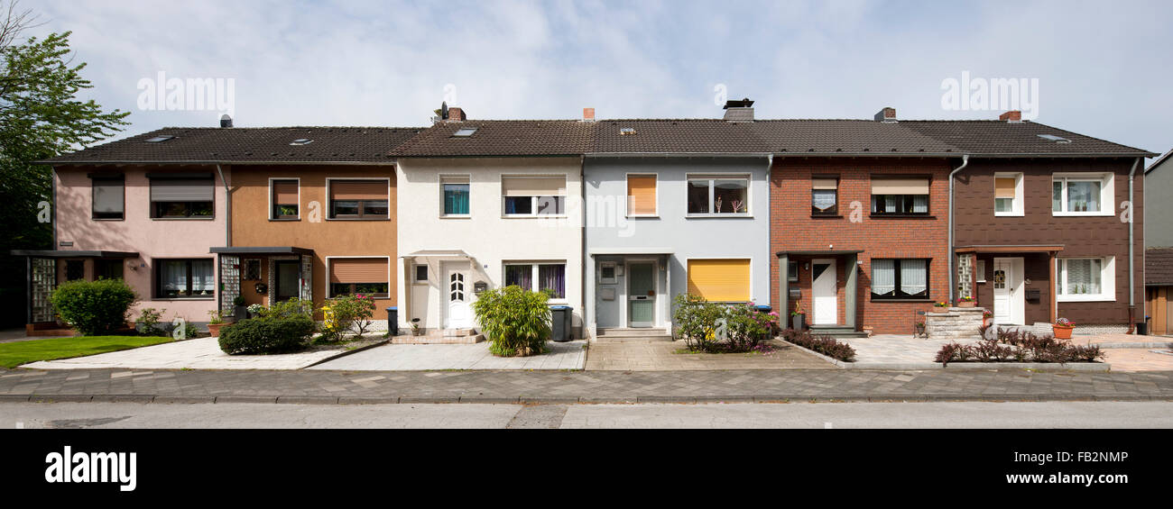 Gelsenkirchen, Wohnsiedlung Roßkamp, 6 individuelle Reihenhäuser mit Vorgarten Foto Stock