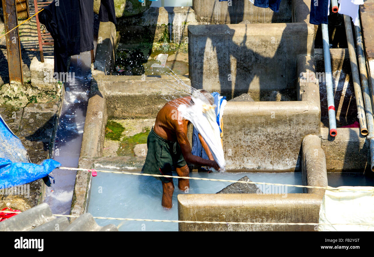 Servizio lavanderia dkhobi gkhat mumbai l'uomo lava vestiti,Lavanderia,lavaggio,l'uomo,cancella,biancheria,open-air,dkhob,uomini di lavandaia Foto Stock