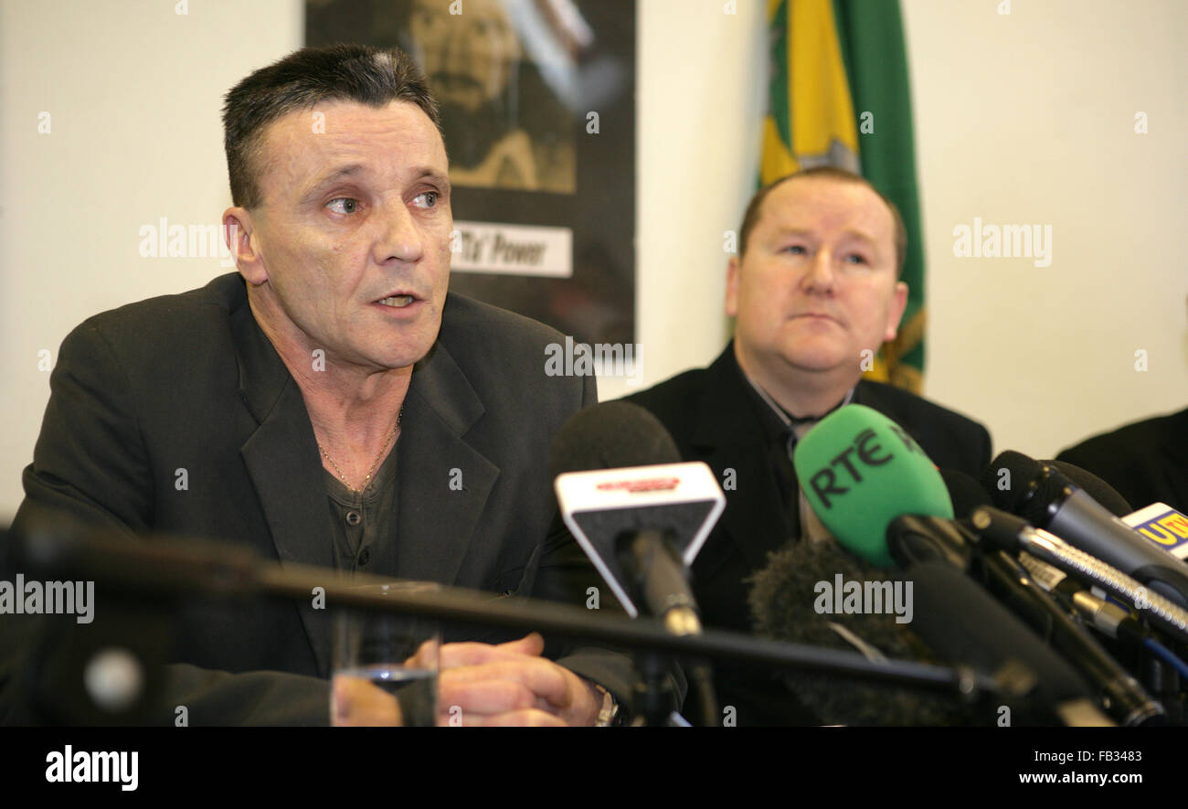 Ex INLA (Irish Esercito di Liberazione Nazionale) prigioniero Willie Gallagher anounces che la INLA ha ceduto le sue armi durante Foto Stock