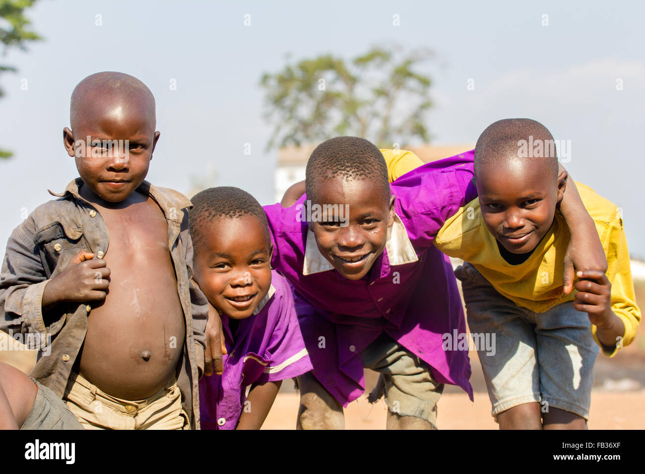 Mbale, Uganda - Gennaio 28, 2011: sorridente bambini africani provenienti dall Est Uganda Foto Stock