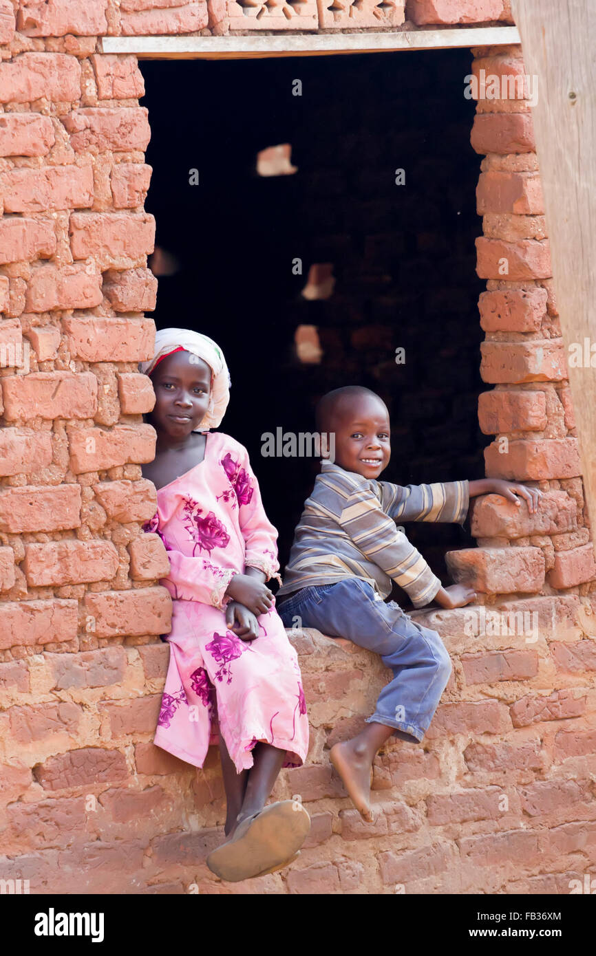 Mbale, Uganda - Gennaio 28, 2011: sorridente bambini africani provenienti dall Est Uganda Foto Stock