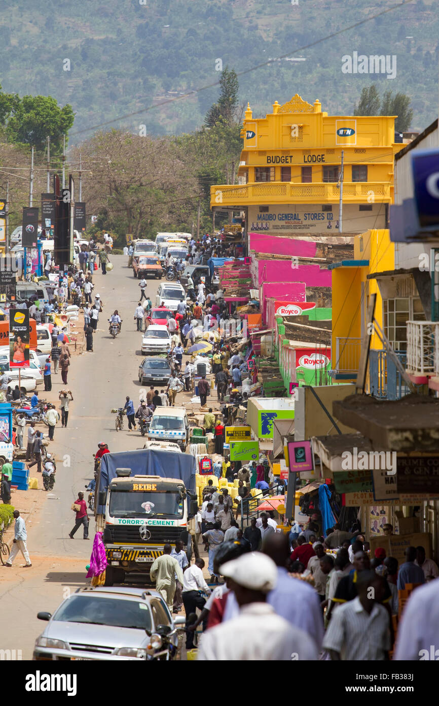 Mbale, Uganda - 11 Febbraio 2011: affollato mercato street in Uganda orientale Foto Stock