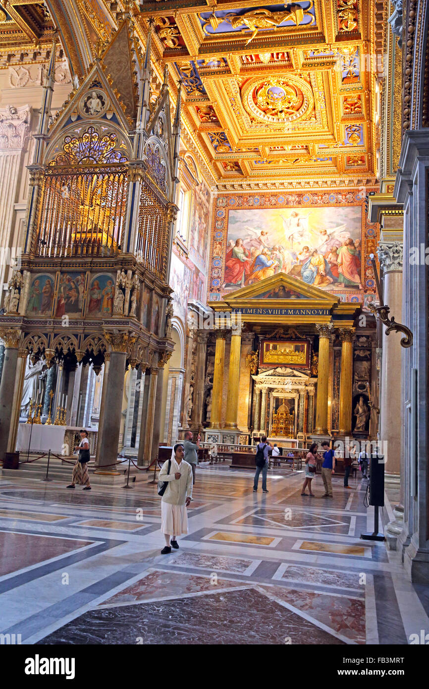 Interno della Basilica di San Giovanni in Laterano Roma Foto Stock