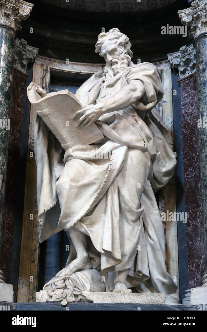 Statua di San Matteo nella Basilica di San Giovanni in Laterano la chiesa in Roma (Italia). Foto Stock