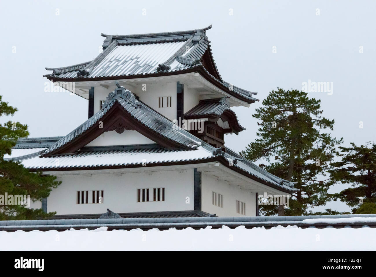 Il Castello di Kanazawa ricoperta di neve, Kanazawa, Ishikawa Prefettura, Giappone Foto Stock