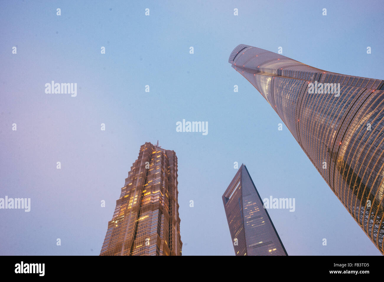 La Shanghai Tower, il più recente e il più alto grattacielo di Shanghai. Foto Stock