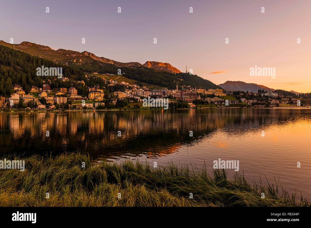 Sunrise in nobili Ski Ressort San Moritz in estate, Engadina, dei Grigioni, Svizzera, Grigioni, San Moritz Foto Stock