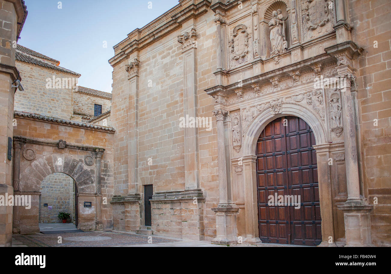 La chiesa di Santa María de los Reales Alcázares, XIII - XIX secolo in Plaza Vázquez de Molina, Úbeda, provincia di Jaén, Andalusia, Foto Stock