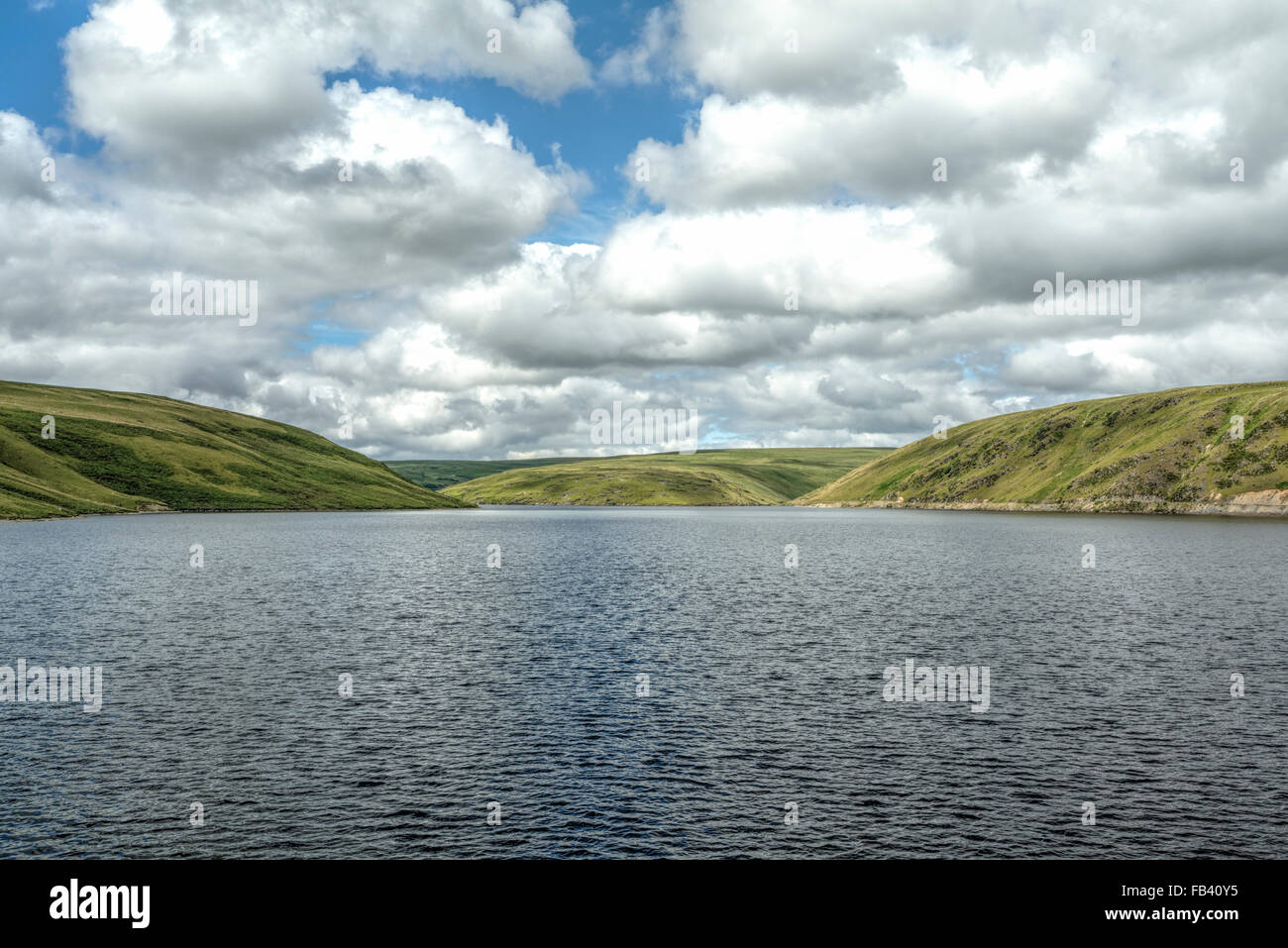 Serbatoio Claerwen, parte dell'Elan Valley serbatoi che alimentano la città di Birmingham con la sua acqua potabile. Foto Stock