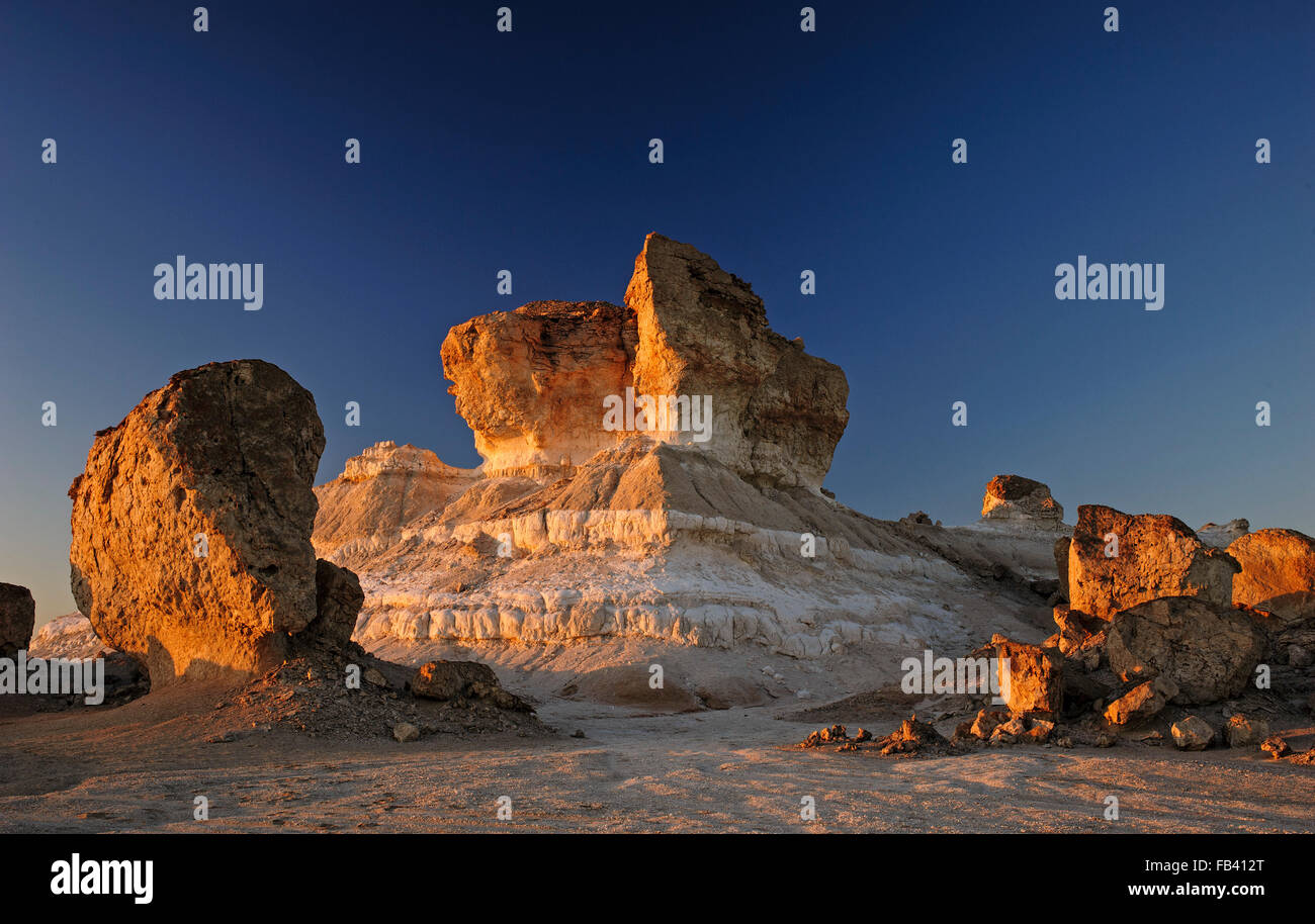 Le formazioni rocciose di Jiddat al-Harasis deserto, Oman Foto Stock