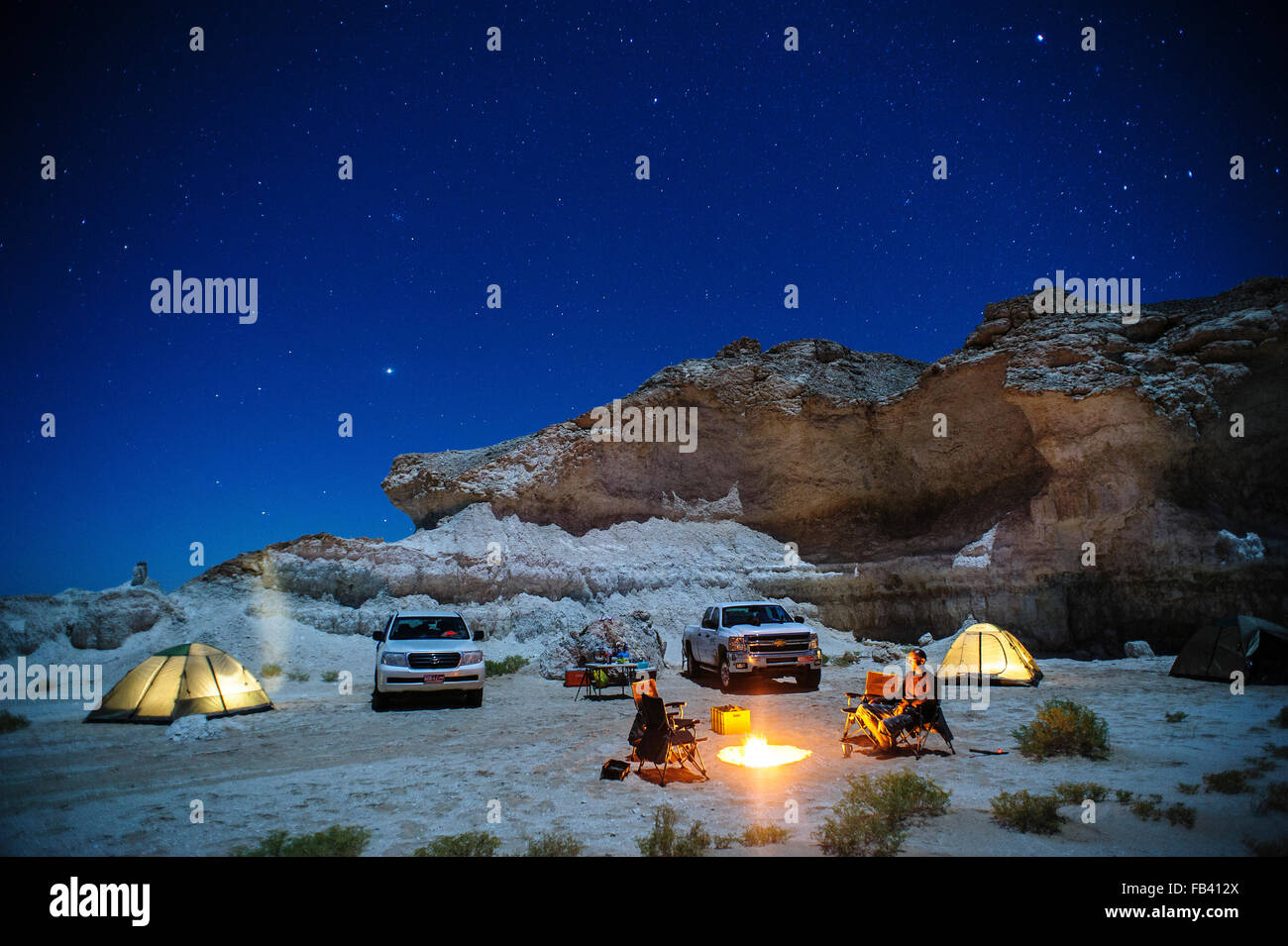 Campeggio in Jiddat al-Harasis deserto, Oman Foto Stock